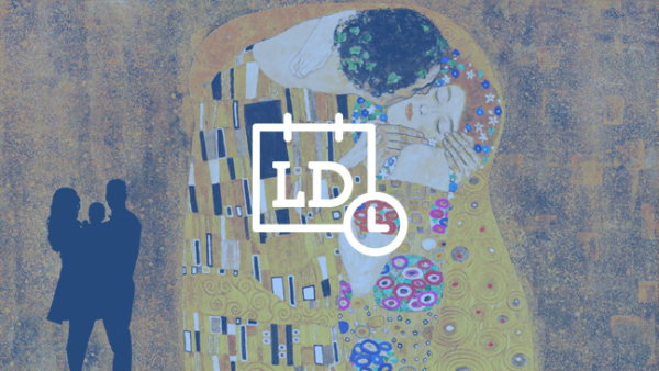 Gezin bij werk van Gustav Klimt