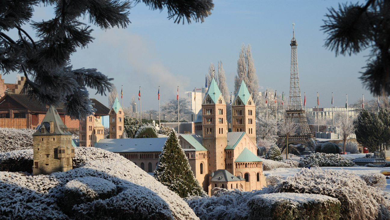 Mini-Europa: Dom van Speyer in de sneeuw