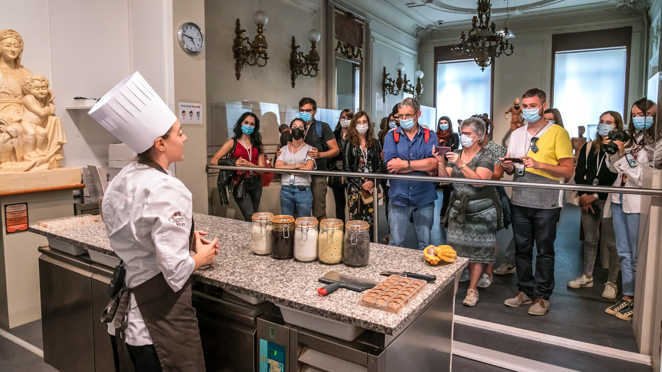 Demonstratie in Choco-Story, The Chocolate Museum