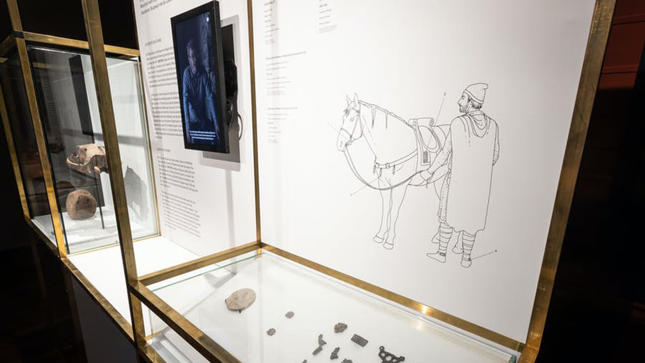 Opstelling uit de expo 'Verhalen uit de ondergrond. Brugge in het jaar 1000.'