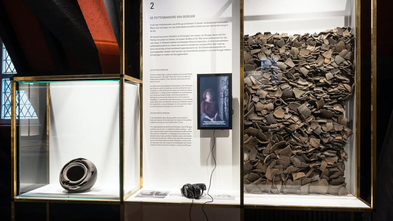 Opstelling uit de expo 'Verhalen uit de ondergrond. Brugge in het jaar 1000.'