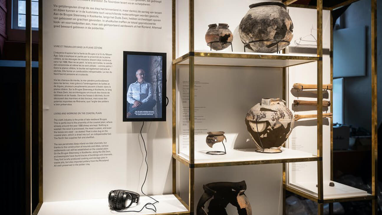 Opstelling uit de expo 'Verhalen uit de ondergrond. Brugge in het jaar 1000.'