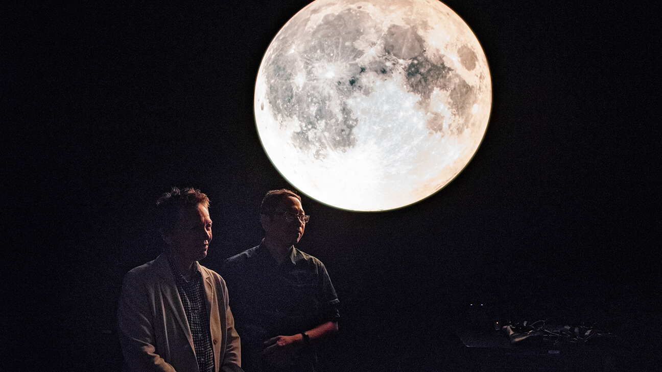 VR Installatie: To the Moon - Portret van Laura Anderson en Hsin Chien Huang