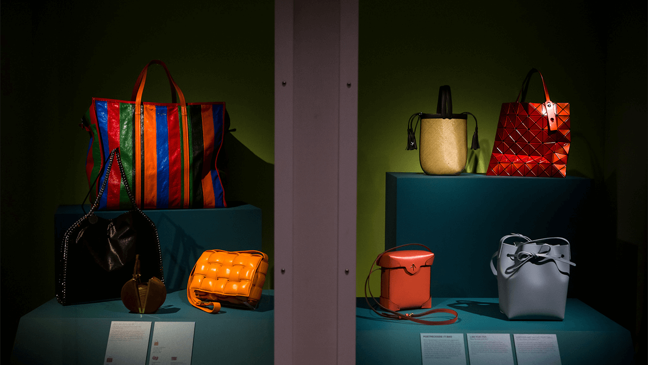 Verschillende handtassen op de expo Bags: Inside out