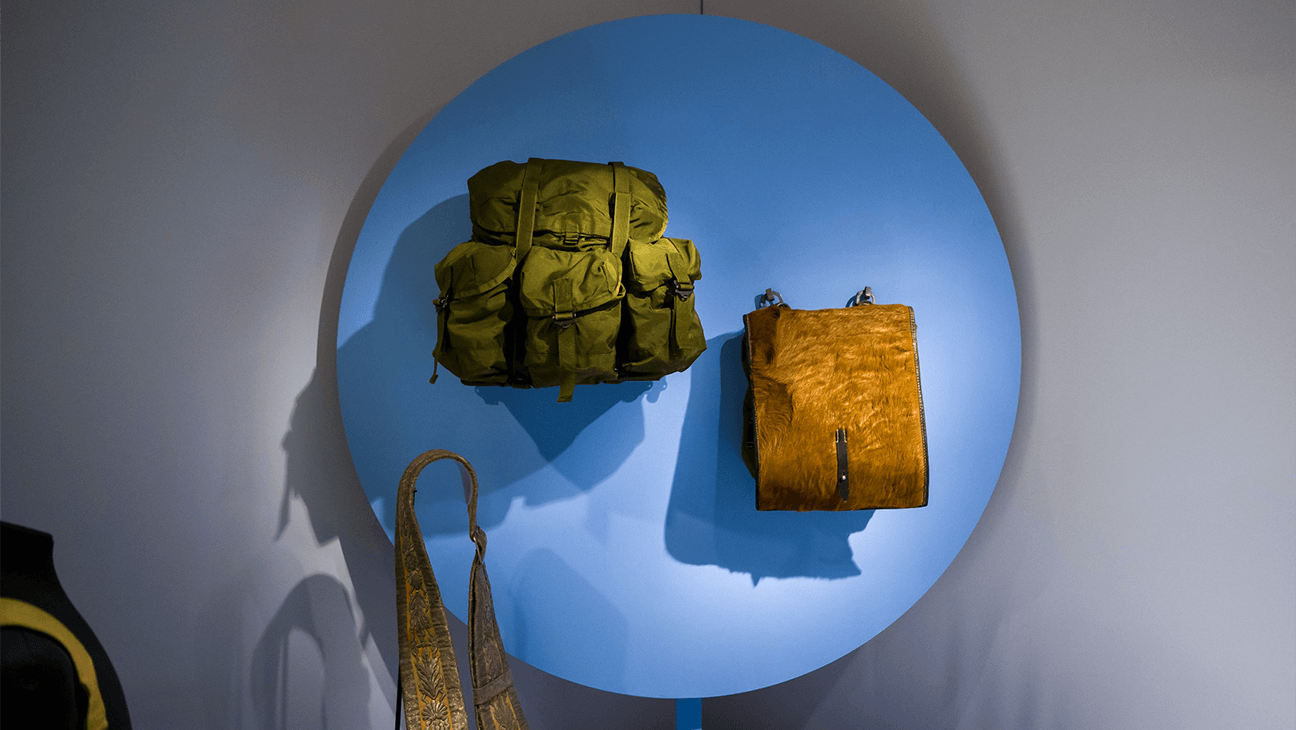 rugzak en handtas op de expo Bags: Inside out