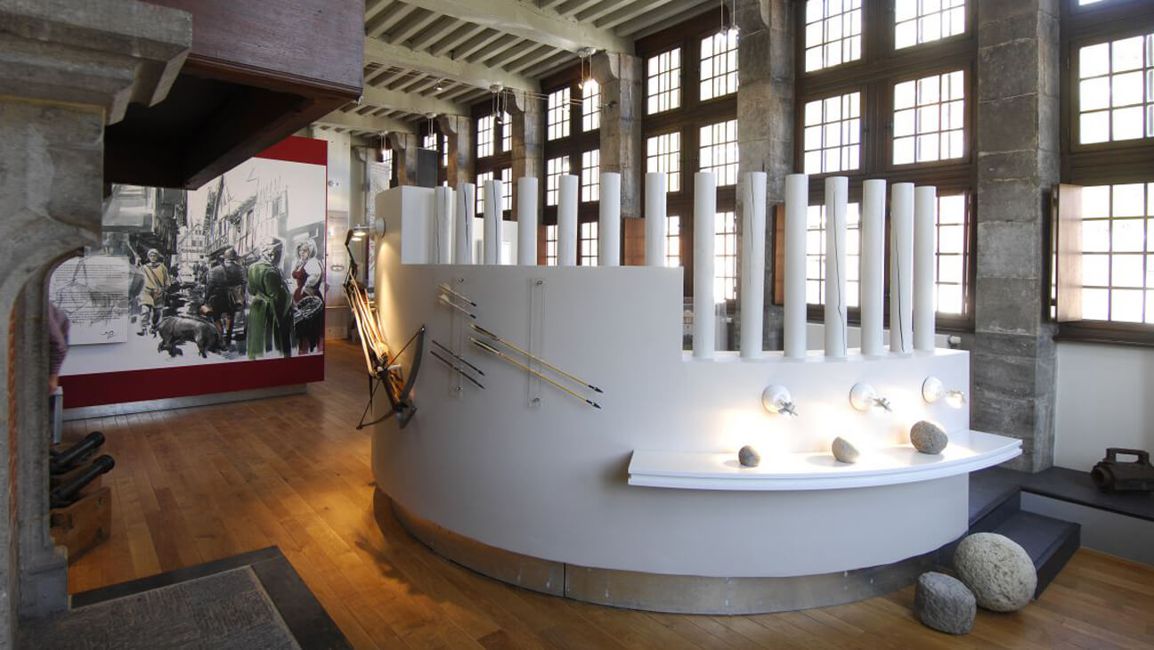 Middeleeuwse pijl en boog in Maison du patrimoine medieval mosan