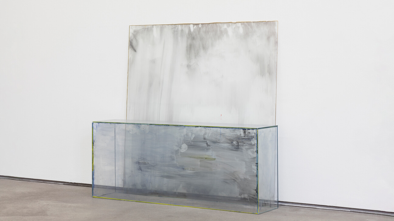 Thea Djordjadze, Untitled, 2016. Glass, paint, 100 x 92 x 27 cm. Courtesy the artist and Sprüth Magers