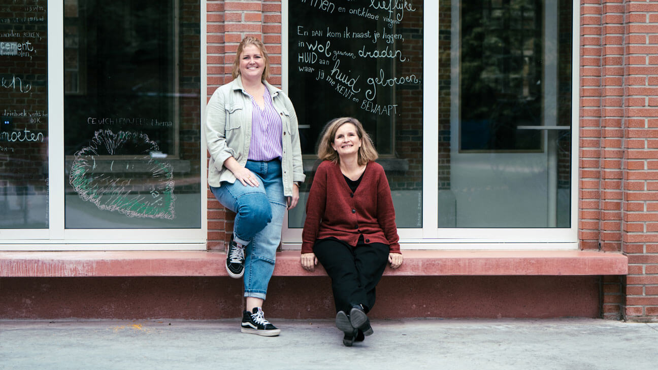 Charlotte Wellens, leraar Nederlands en haar collega Annik Maes, dramaleraar
