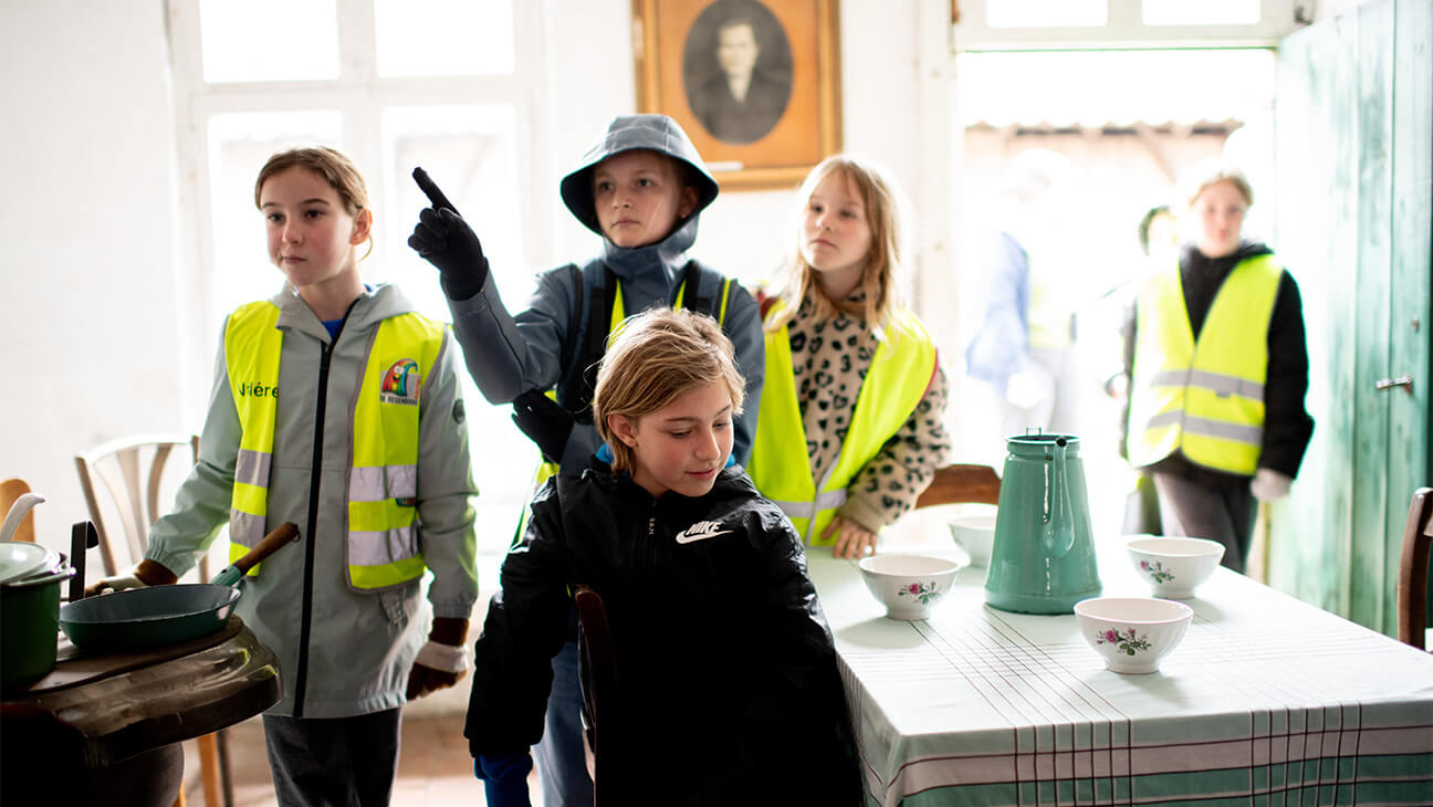 Klas in een oud huis