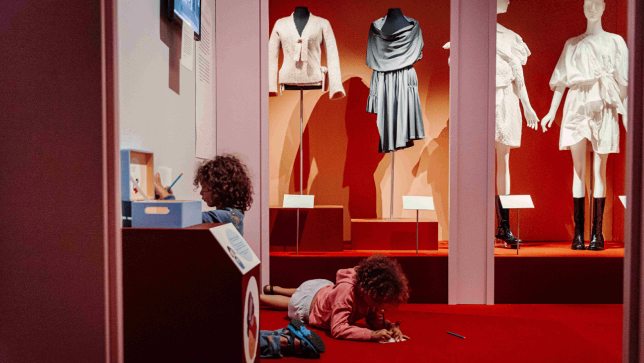 Kinderen spelen tijdens de expo Rococo Reboot!