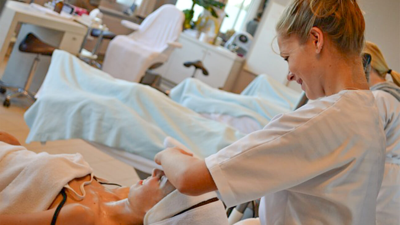 Schoonheidsspecialiste in GO! Atheneum Schoten - didactisch salon1