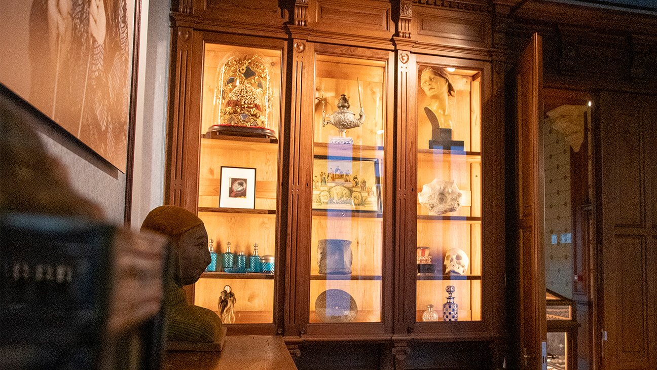 Kamer in het curiositeitenmuseum van de Musea Aan het Park in Sint-Niklaas