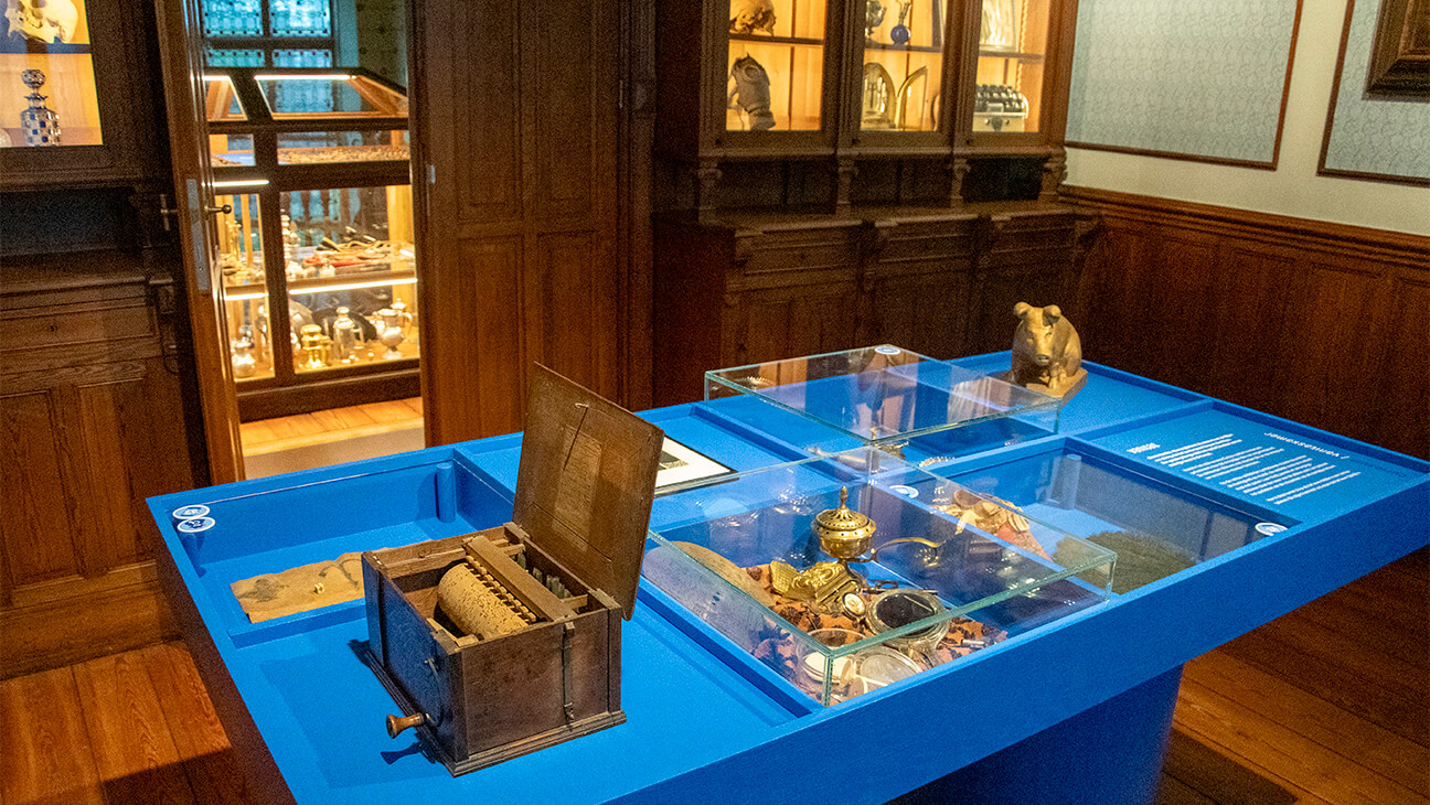 Kamer in het curiositeitenmuseum van de Musea Aan het Park in Sint-Niklaas