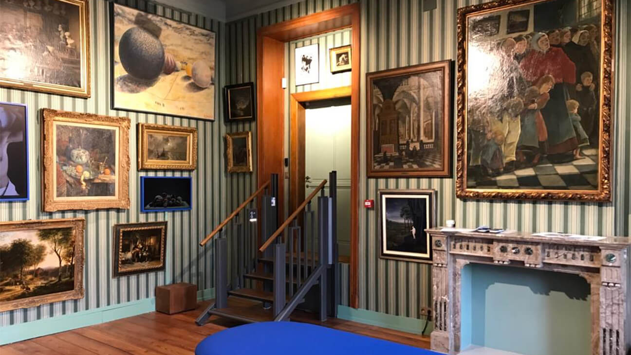 Kamer in het curiositeitenmuseum van de Musea Aan het Park in Sint-Niklaas