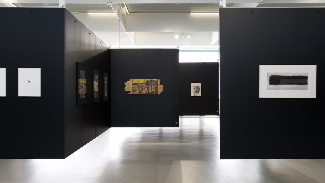 Hal met kunstwerken in Trinkhall Museum