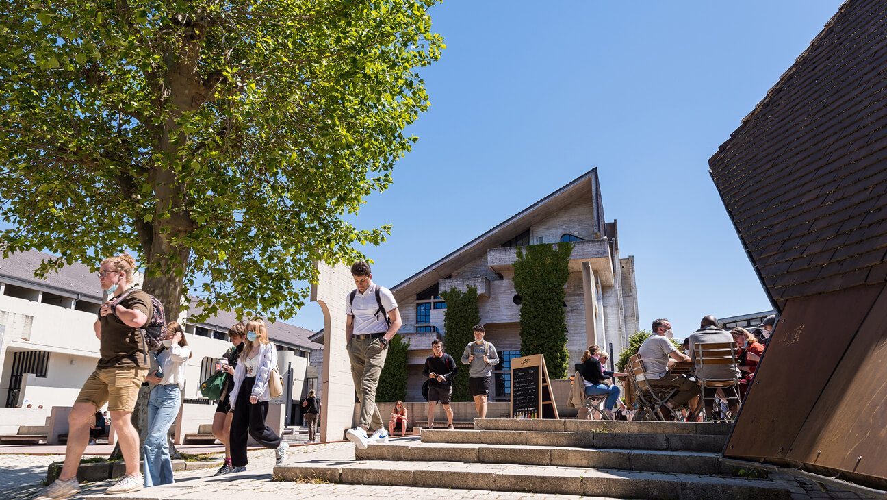 Buitengevel Gezin bezoekt Musée L - Musée universitaire de Louvain
