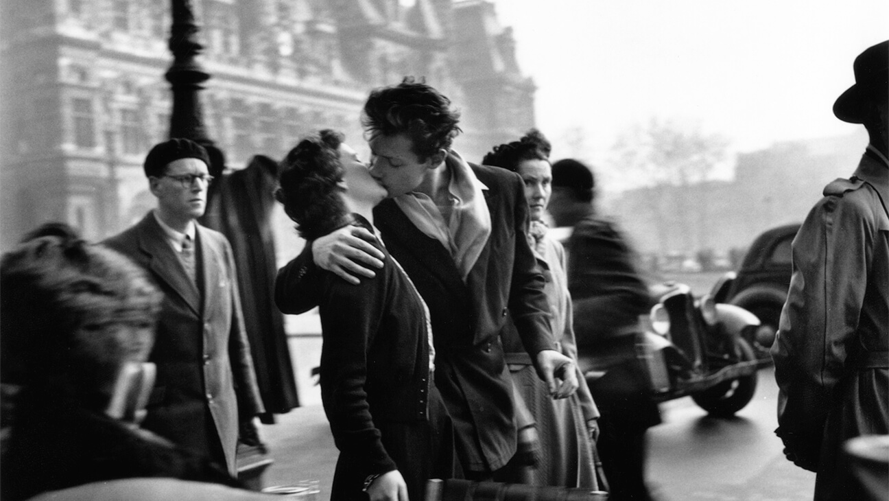"Le baiser de l'Hôtel de Ville", Paris, 1950 © Atelier Robert Doisneau