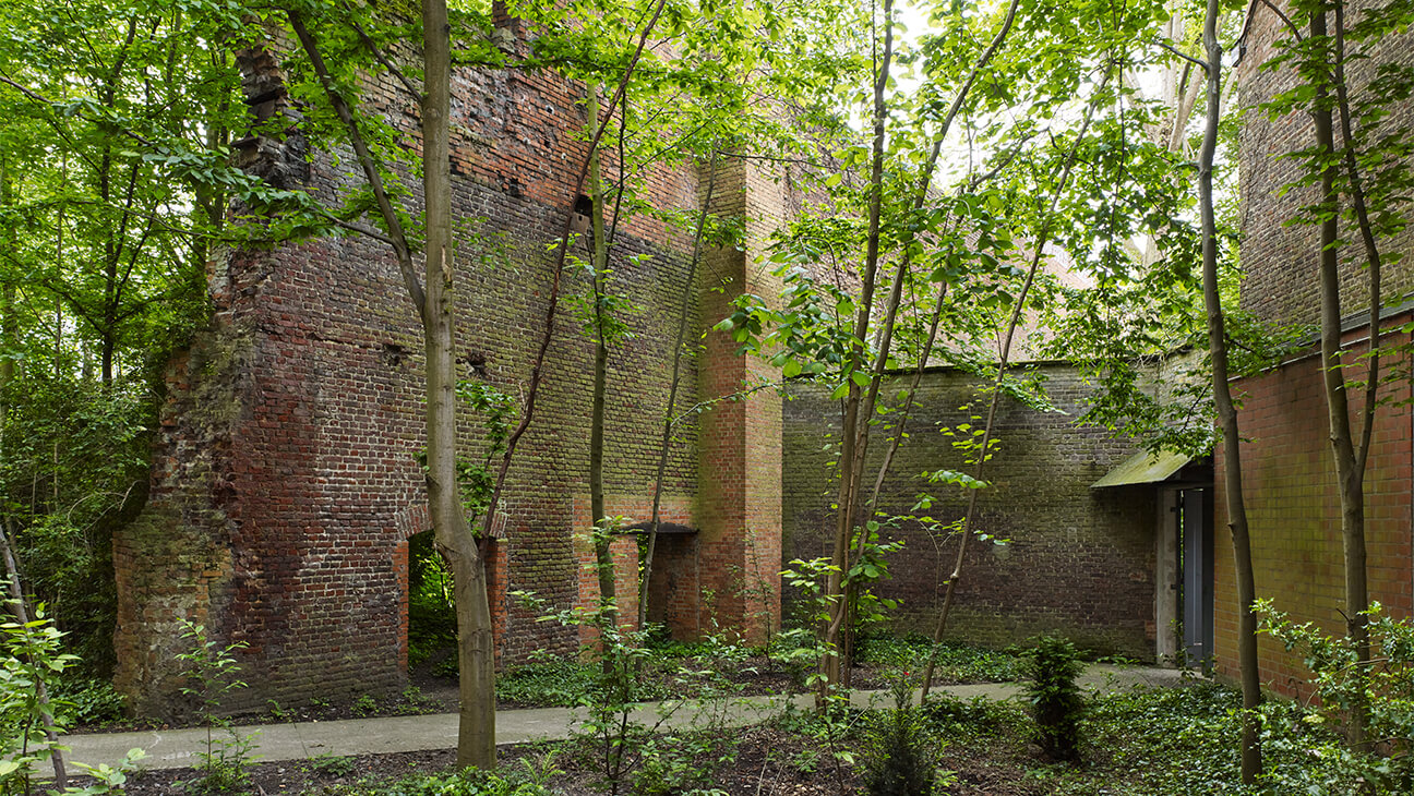 Buitengevel en tuin van The Herbert Foundation