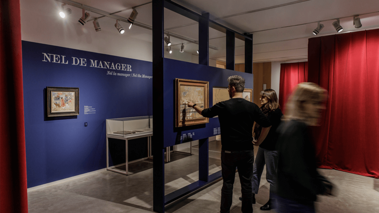 Bezoekers bij een schilderij van Rik Wouters