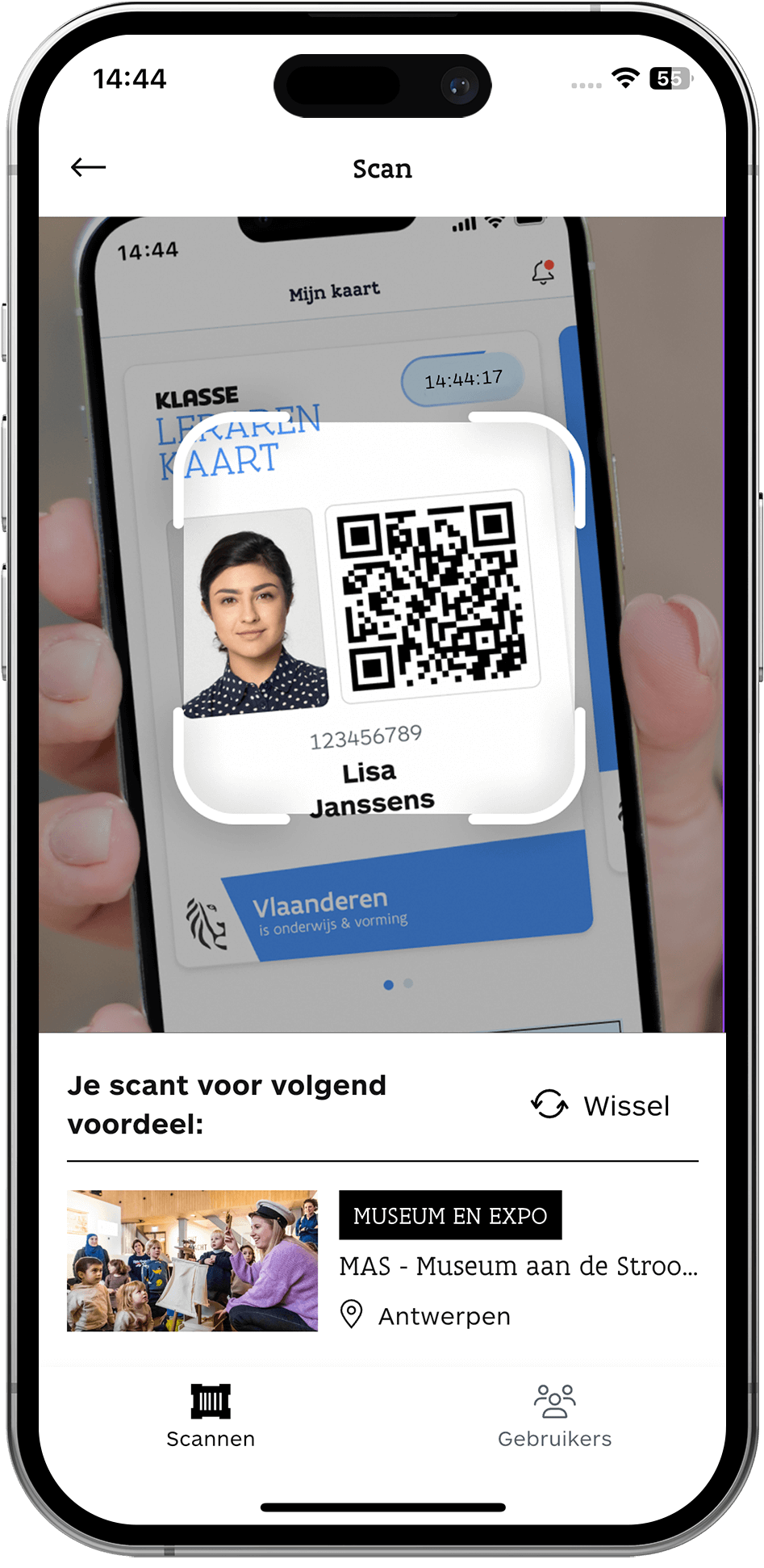 Scannen  Scan de QR-code. Je ziet meteen of de kaart geldig is.