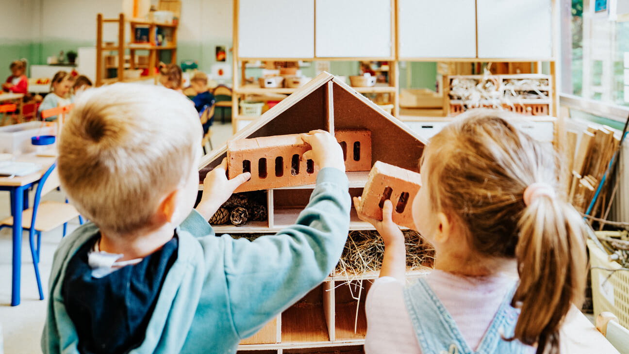 Kleuters werken met authentieke materialen