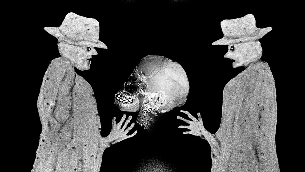 Roger Ballen, Guardians, 2011, uit de reeks The Theatre of Apparitions, foto