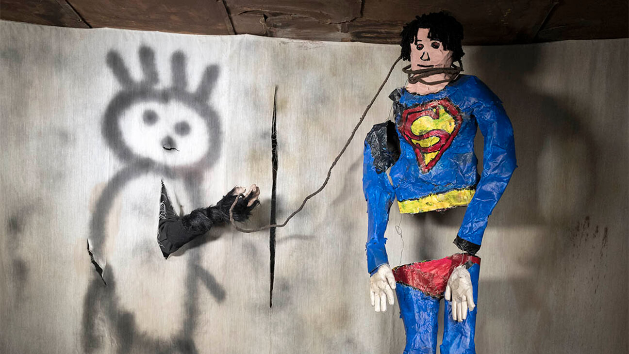 Roger Ballen, Superman, 2018, foto, 80 x 80 cm, foto. 