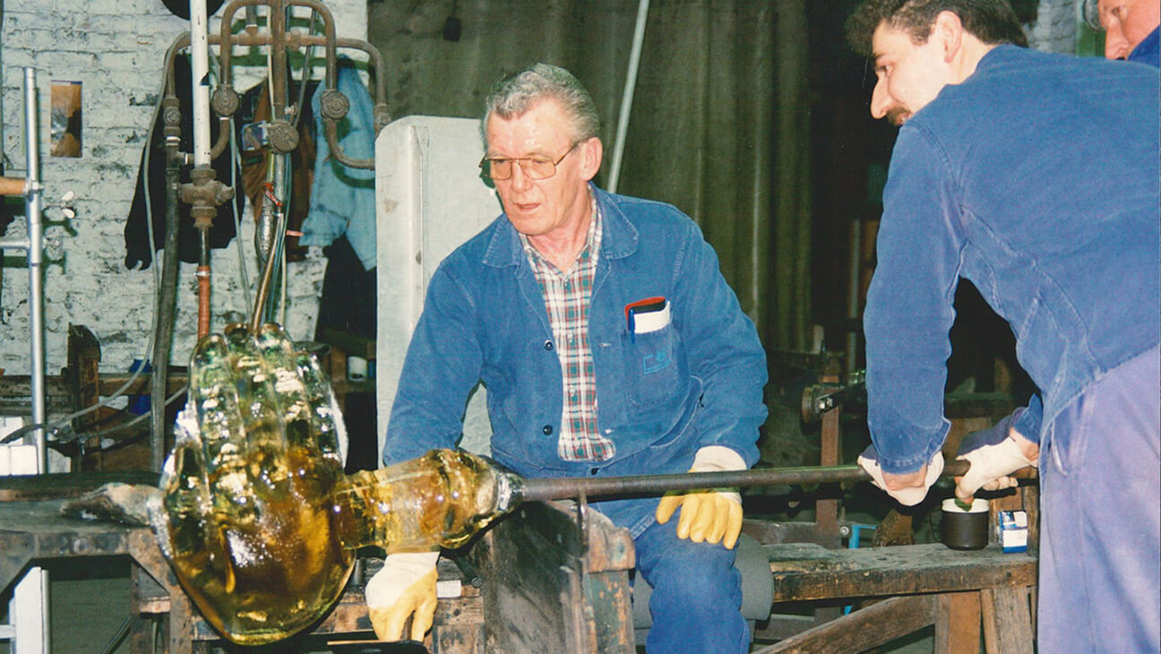 2 mannen bewerken glas