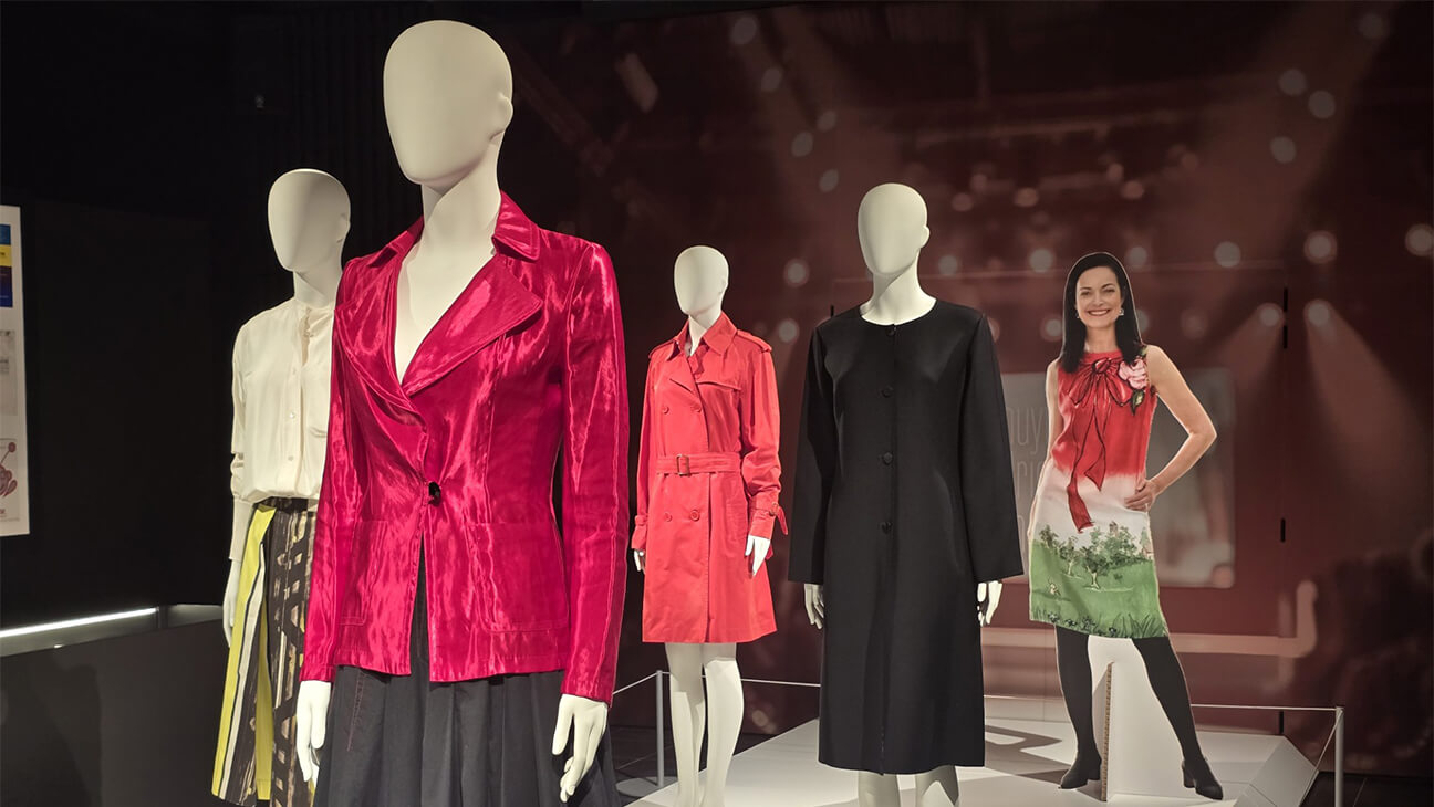 Foto van Ghislaine Nuytten met haar collectie op de catwalk