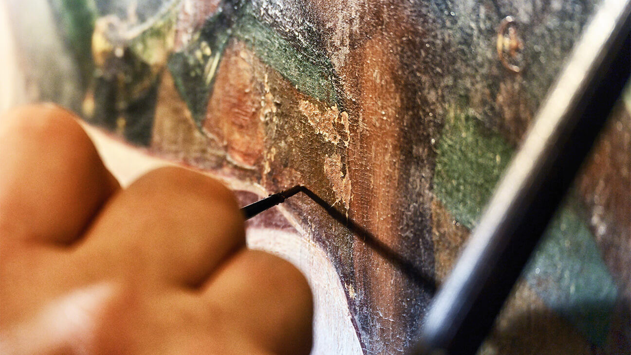 restauratie van het zestiende-eeuwse schilderij De Kruisiging