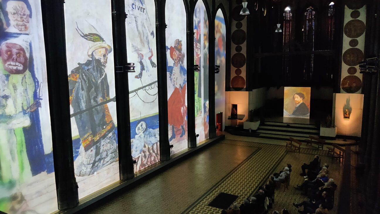 foto in een zaal van de expo 'lichtspektakel leven in de noordzee'