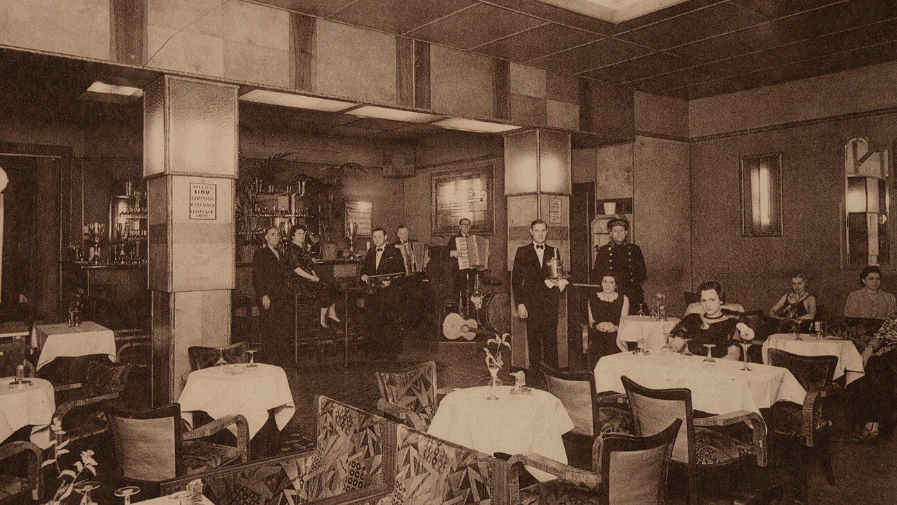 Oude foto van een feestzaal