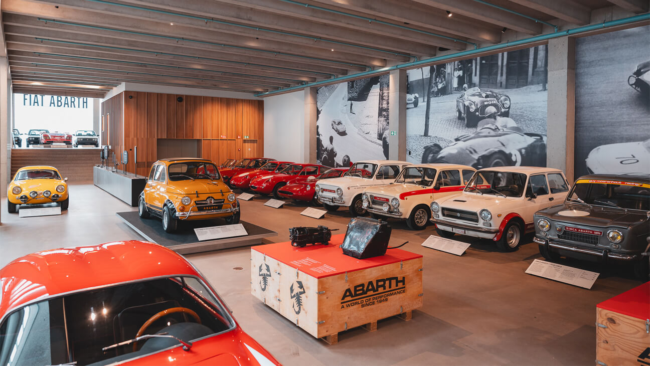 Oldtimers van Abarth op de expo 'SQUADRA Abarth & Rally Collection'