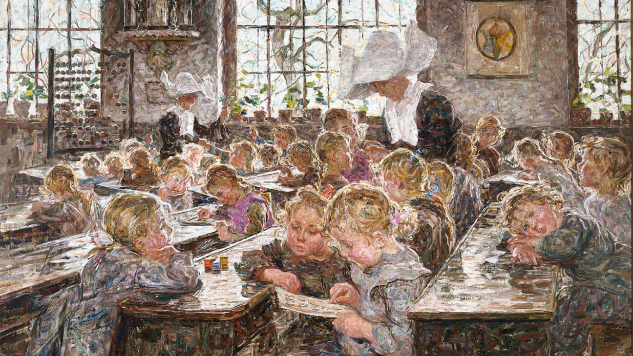 Stilleven van kindjes in een klas bij 2 nonnen