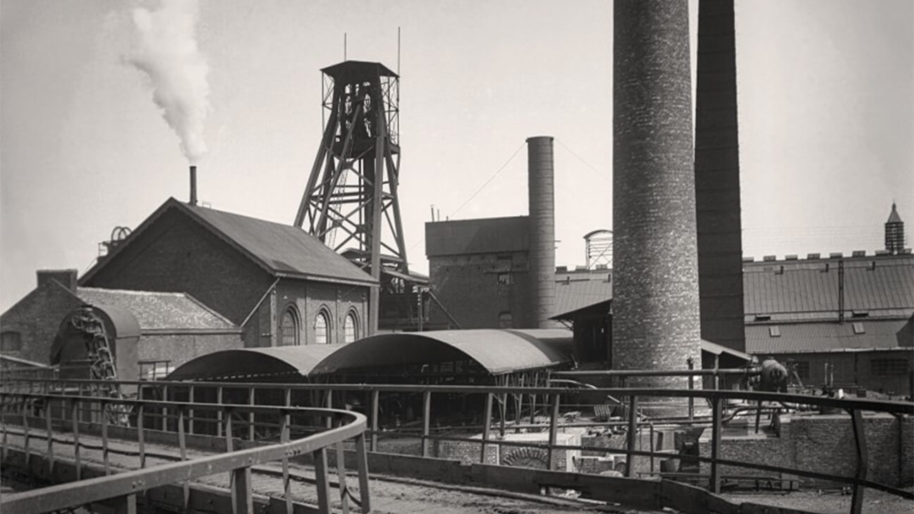 Oude foto van een verlaten mijnsite