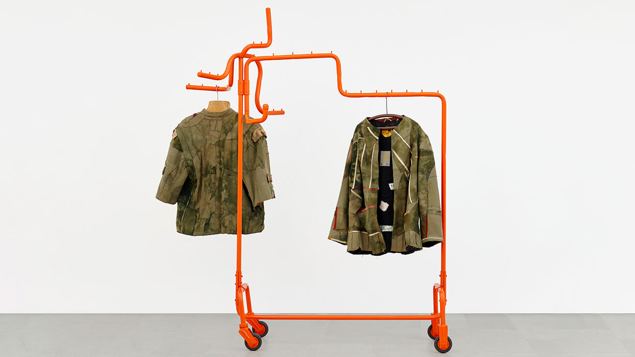 Kunstwerk van Ana Lupas, genaamd Coats to Borrow