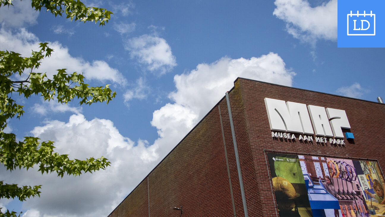 Gevel van het, museum aan het park