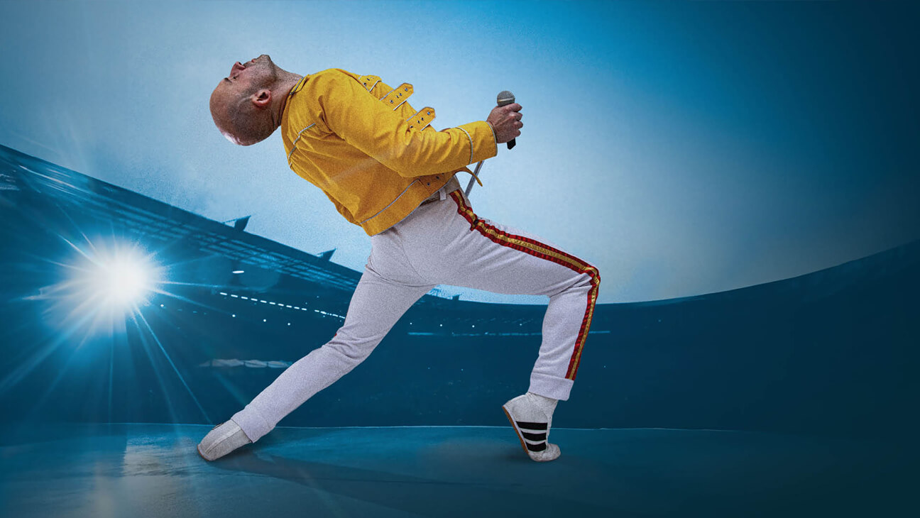 Iconisch beeld van Freddy Mercury tijdens een concert van Queen